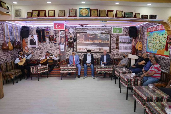 Sivaslı Aşıklar Dertli, Gençler Batı Kültürüne Özeniyor