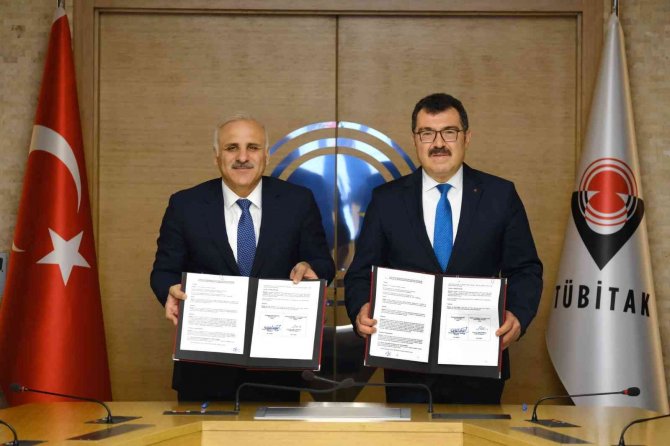 Trabzon’da Yapılacak ’Özdemir Bayraktar Planetaryum Ve Bilim Merkezi’ İçin İmzalar Atıldı