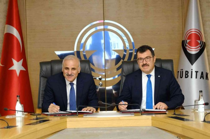 Trabzon’da Yapılacak ’Özdemir Bayraktar Planetaryum Ve Bilim Merkezi’ İçin İmzalar Atıldı