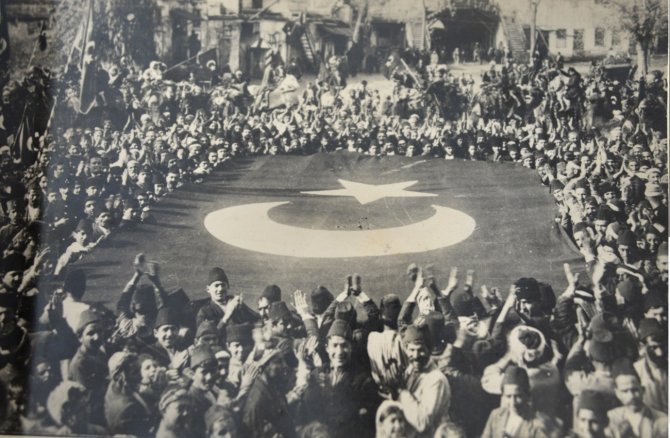 Türkiye’nin İlk En Büyük Türk Bayrağı Adana’da Göndere Çekilecek