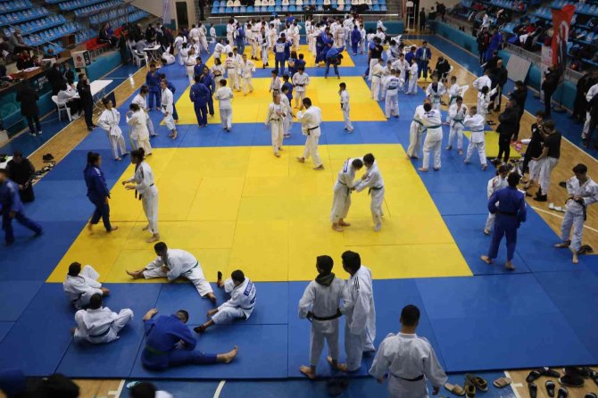 Uluslararası Judo Turnuvası, 500 Sporcunun Katılımıyla Başladı