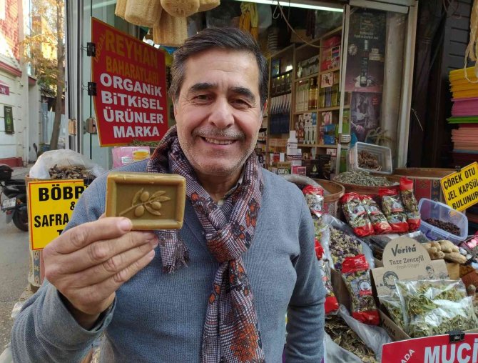 Kelliği Ve Saçların Beyazlaşmasını Önleyen Sabuna Büyük İlgi