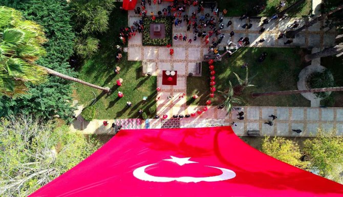 Türkiye’nin İlk En Büyük Türk Bayrağı Adana’da Yeniden Asıldı