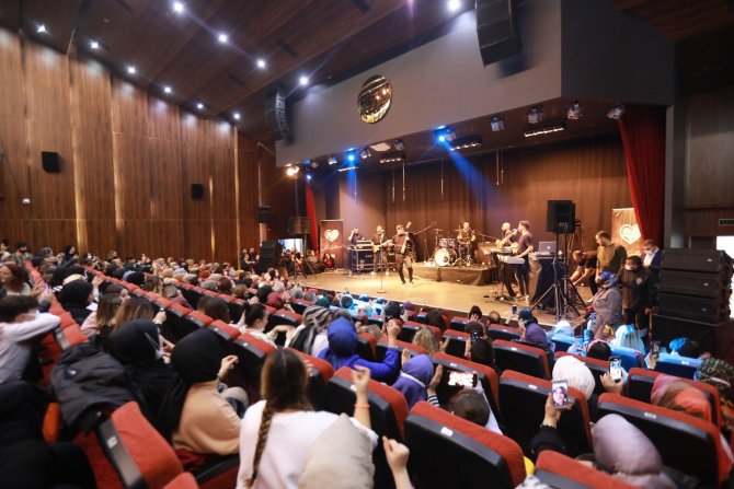 Adapazarı’nda Ekin Uzunlar Rüzgarı Esti