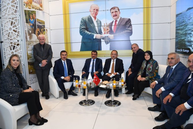 Özhaseki’den Başkan Gürkan’a Hizmet Övgüsü