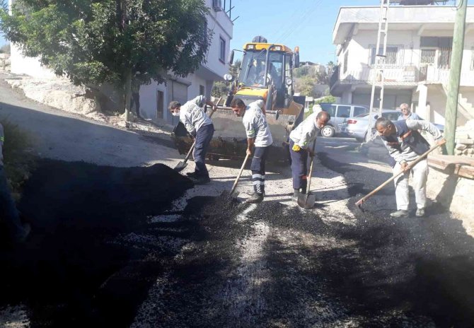 Fen İşleri Ekipleri, Akdeniz’de Her Mahalleye Giriyor