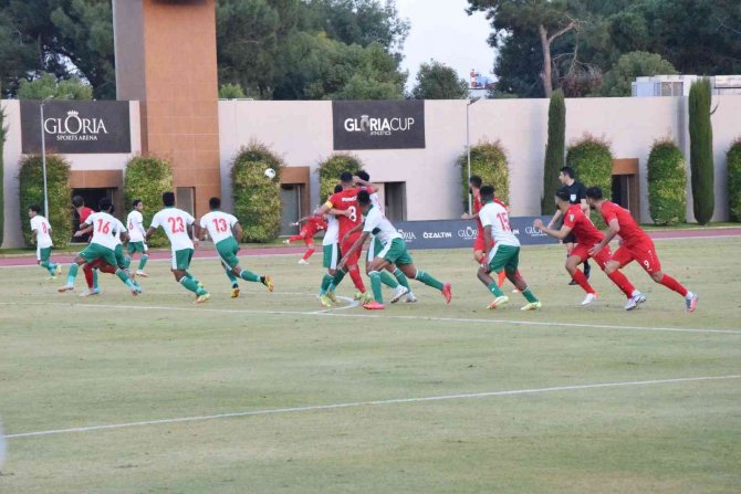 Afganistan Futbol Milli Takımı Antalya’da Kamp Yapıyor