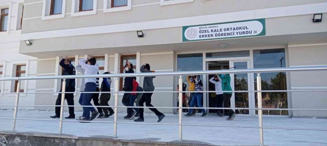 Bingöl’de Yurt Öğrencileriyle Tatbikat Yapıldı