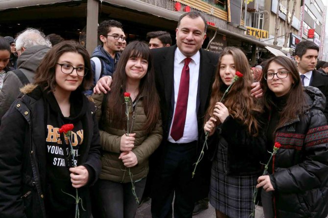 Üniversite Öğrencilerine Belediyeden Ücretsiz Yemek