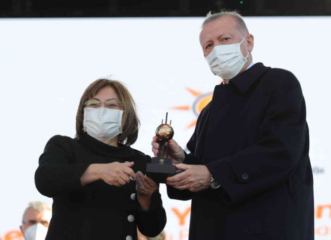 Cumhurbaşkanı Erdoğan’dan Başkan Şahin’e Ödül