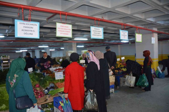 Ispanak Satışları Düşen Esnaf Çareyi Afiş Asmakta Buldu