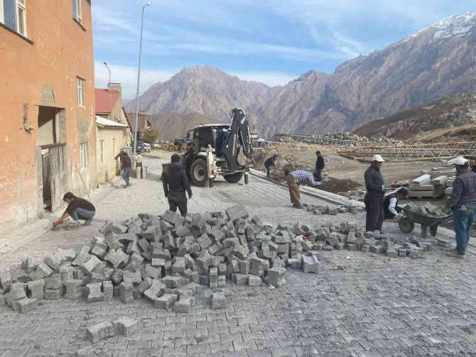 Hakkari Belediyesi, Küçük Sanayi Sitesi’nde Alt Yapı Çalışmalarını Sürdürüyor