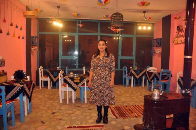 Kafeyi Atık Malzemelerle Süsledi