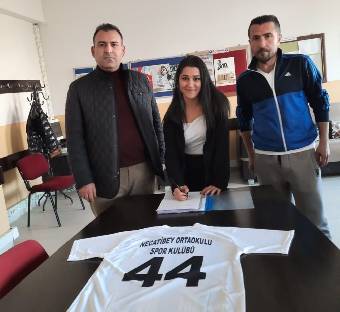 Necatibey Ortaokulu Kız Hentbol Takımı Kadrosunu Güçlendiriyor