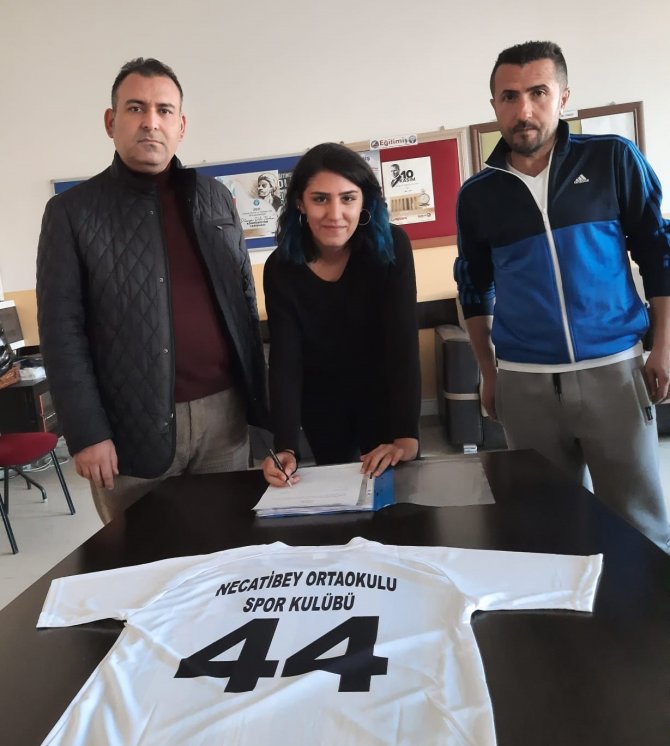 Necatibey Ortaokulu Kız Hentbol Takımı Kadrosunu Güçlendiriyor