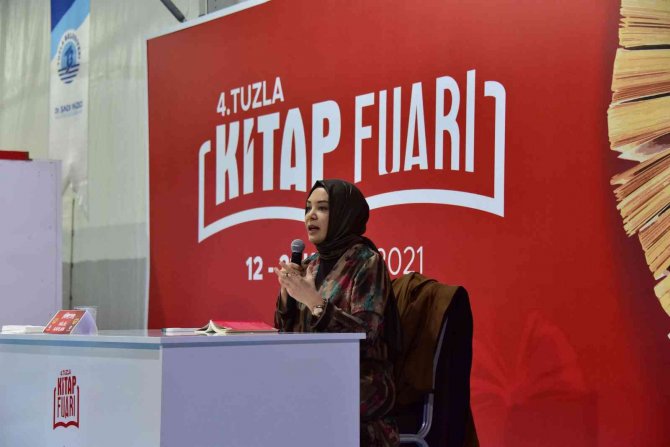 Hilal Kaplan, Tuzla Belediyesi Kitap Fuarı’nda Okurlarıyla Buluştu