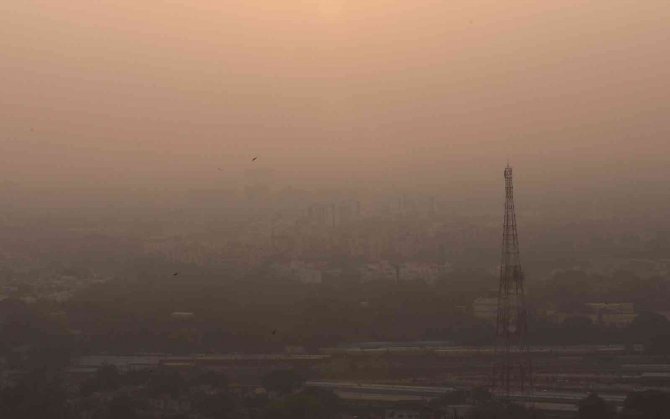 Hindistan’ın Başkenti Yeni Delhi’de Hava Kirliliği Nedeniyle Eğitime Süresiz Ara Verildi