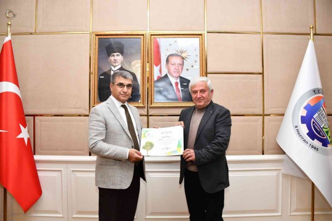 Hatıra Ormanına Katkı Veren Muhtarlara Sertifika Verildi