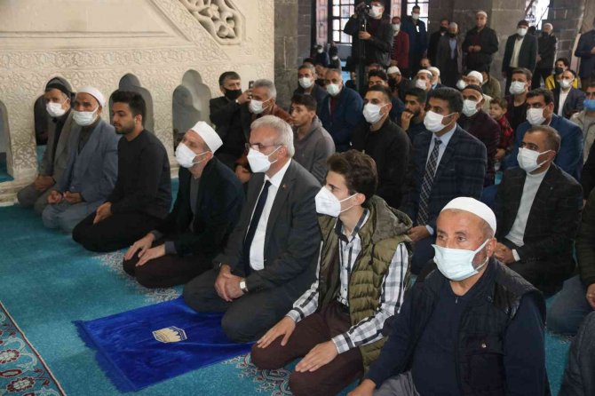 Sezai Karakoç İçin Memleketi Diyarbakır’da Gıyabi Cenaze Namazı Kılındı