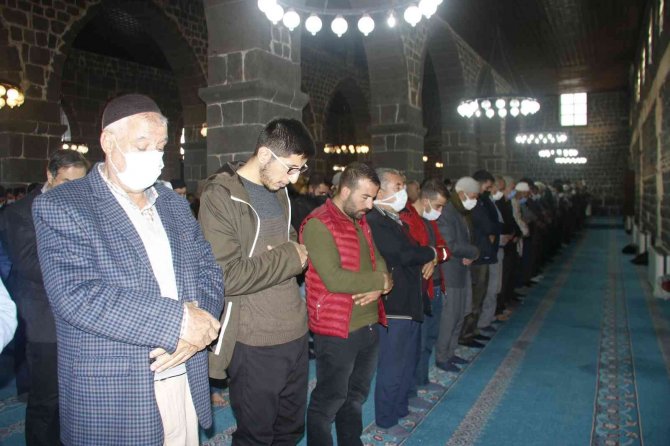 Sezai Karakoç İçin Memleketi Diyarbakır’da Gıyabi Cenaze Namazı Kılındı
