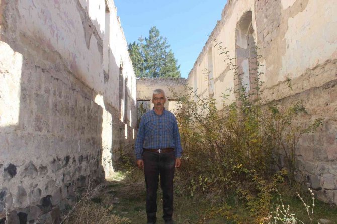 Atatürk’ün Talimatıyla Yapılan Okul Restore Bekliyor