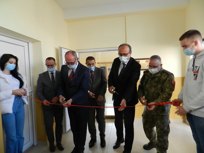 Kosova’da Görev Yapan Türk Askerinden Eğitime Destek