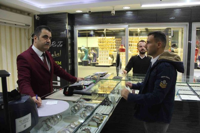 Kuyumculardan “Altına Yatırım Yapan Zarar Etmez” Tavsiyesi
