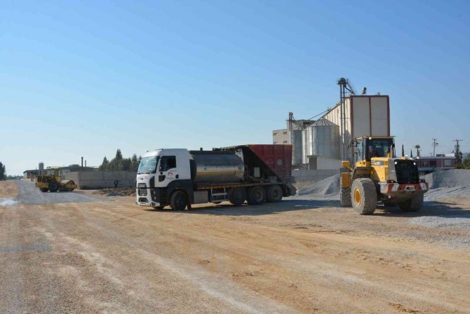 Tarsus Caddelerinde Asfalt Çalışmaları Aralıksız Sürüyor