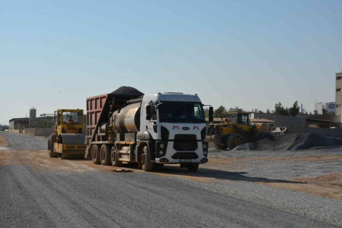 Tarsus Caddelerinde Asfalt Çalışmaları Aralıksız Sürüyor