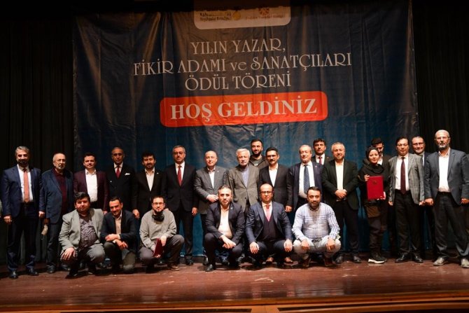Omü’lü Öğretim Üyesi Tellioğlu Yılın Yazarı Seçildi