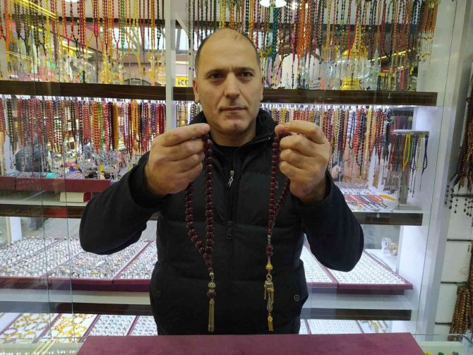 30 Milyon Yıllık Fosillerden Yapılan Kehribar Tespihler 70 Bin Liraya Satılıyor