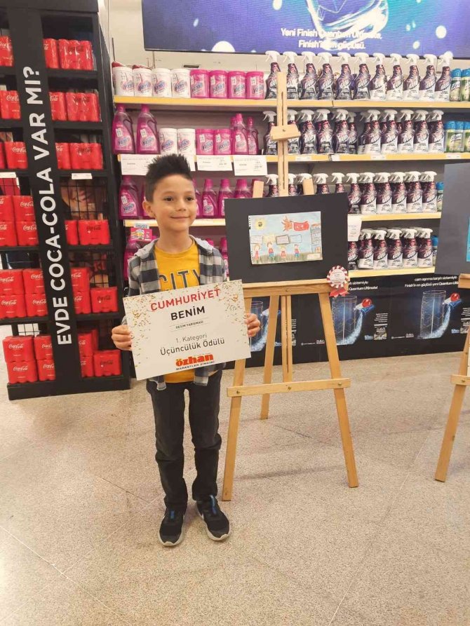 29 Ekim Cumhuriyet Bayramı Konulu Resim Yarışmasında Ödüller Sahiplerini Buldu