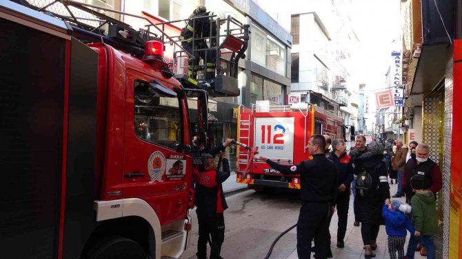Samsun’da İş Yerinin Deposunda Yangın