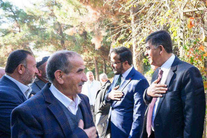Başkan Fadıloğlu, Mahalle Temsilcileriyle Bir Araya Geldi