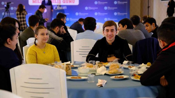 Azeri Şehit Çocukları Milli Günlerinde Unutulmadı