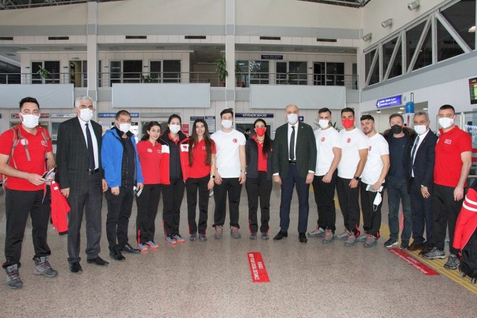 Curling Milli Takımı Avrupa Yolcusu