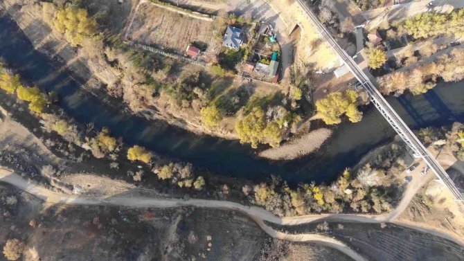 Türkiye’nin En Uzun Nehri Kızılırmak Alarm Veriyor: Su Seviyesi Azaldı, Adacıklar Ortaya Çıktı