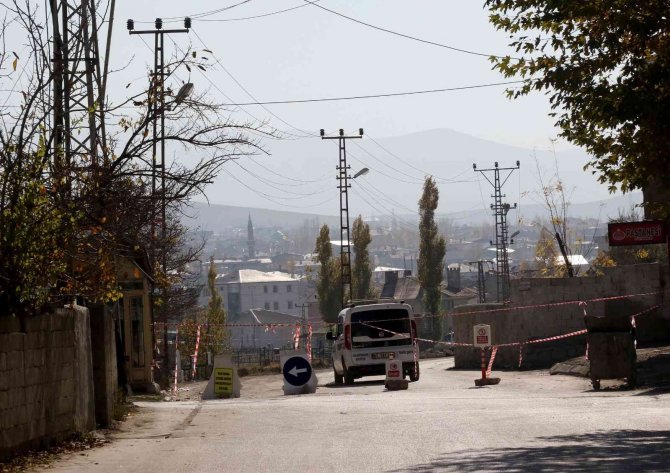 Van Büyükşehir Belediyesi Mezarlıkların Duvarlarını Yeniliyor
