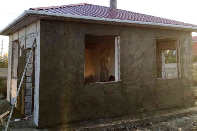 Van Büyükşehir Belediyesi Mezarlıkların Duvarlarını Yeniliyor