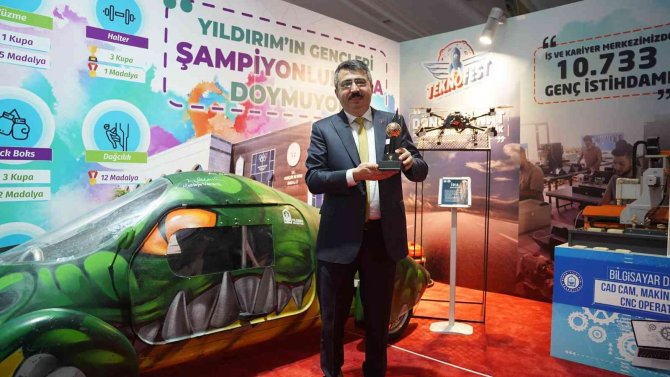Yıldırım’ın Gençlik Yatırımlarına Erdoğan’dan Ödül