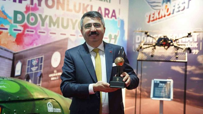 Yıldırım’ın Gençlik Yatırımlarına Erdoğan’dan Ödül