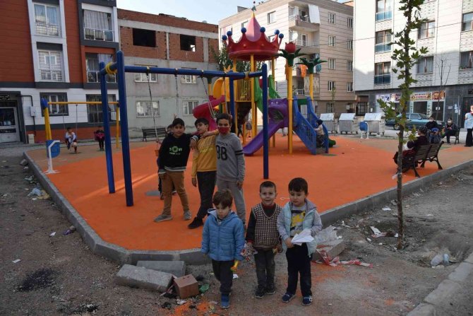 Gül Sokakta Oturan Çocuklar Artık Daha Mutlu