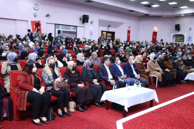 Aile Danışmanı Saliha Erdim "Cinsel Kimlik Karmaşası Aile Hayatındaki Travmadan Kaynaklanıyor"