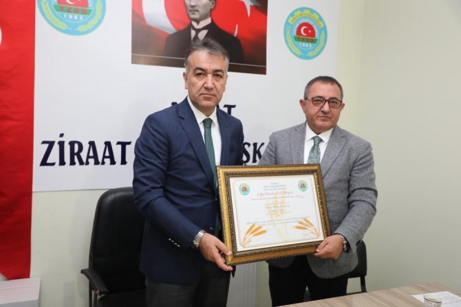 Bitlis Valisi Oktay Çağatay’a ‘Çiftçi Dostu Şeref Belgesi’ Verildi