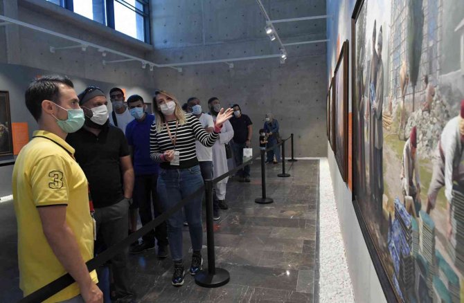 Fetih Müzesi Gönüllü Rehberlerini Arıyor