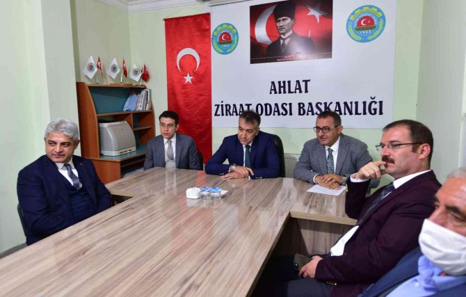 Bitlis Valisi Oktay Çağatay’a ‘Çiftçi Dostu Şeref Belgesi’ Verildi