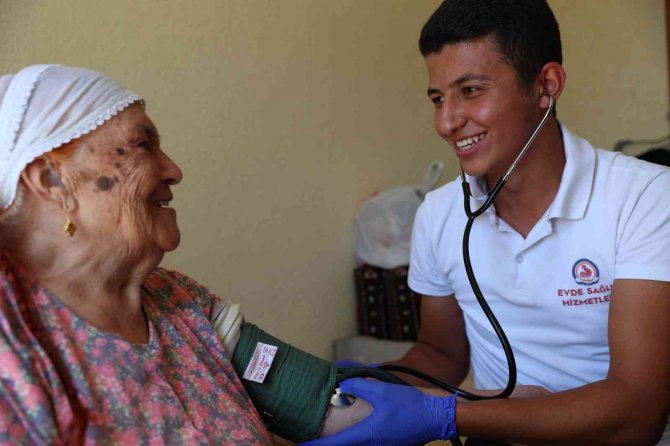 Denizlililer 4 Yıldır Sağlık Hizmetlerinden Evlerinde Yararlanıyor