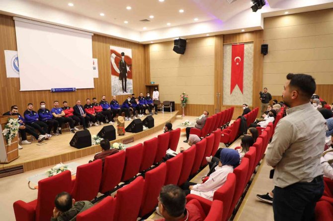 Develi Belediyespor Seyrani Kampüsü’nde Öğrencilerle Bir Araya Geldi