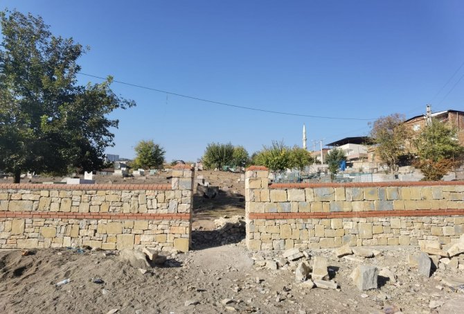 Mezarlıkların Çevre Duvarları Yenileniyor