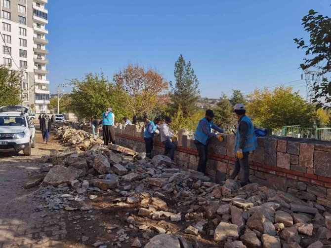 Mezarlıkların Çevre Duvarları Yenileniyor